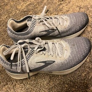 Women’s Brooks Levitate 2 size 9.5